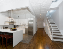 <strong>146 Reade St. #3/4</strong>